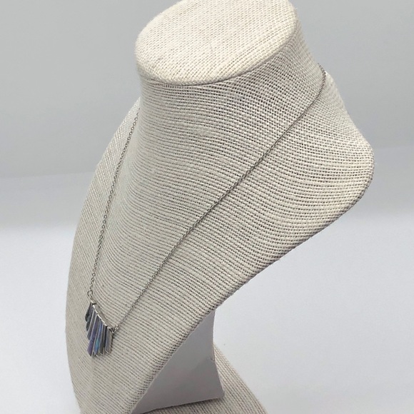 Mother of Pearl Necklace - Picture 4 of 6